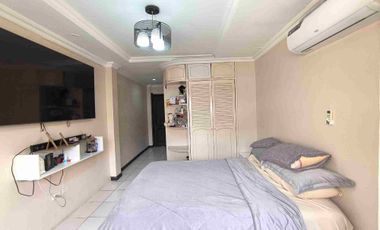 En venta Casa Amplia con piscina en  Los Álamos, al norte de Guayaquil. 4 dormitorios