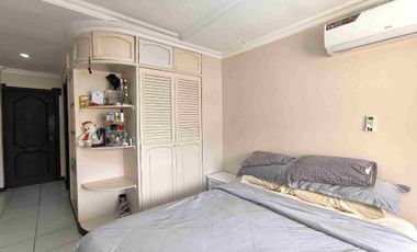 En venta Casa Amplia con piscina en  Los Álamos, al norte de Guayaquil. 4 dormitorios