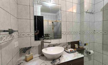 En venta Casa Amplia con piscina en  Los Álamos, al norte de Guayaquil. 4 dormitorios