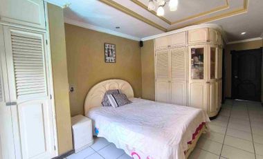 En venta Casa Amplia con piscina en  Los Álamos, al norte de Guayaquil. 4 dormitorios