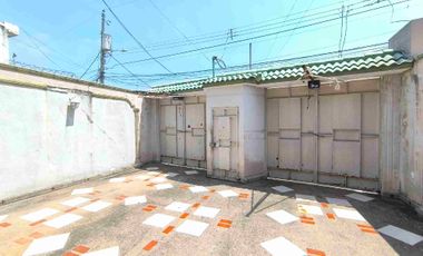 En venta Casa Amplia con piscina en  Los Álamos, al norte de Guayaquil. 4 dormitorios