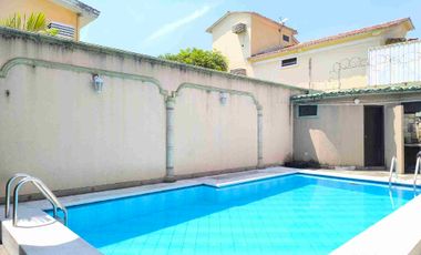 En venta Casa Amplia con piscina en  Los Álamos, al norte de Guayaquil. 4 dormitorios