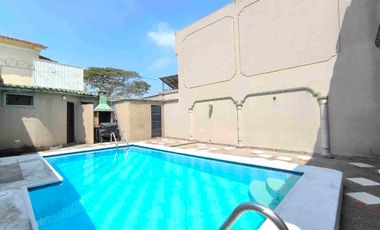 En venta Casa Amplia con piscina en  Los Álamos, al norte de Guayaquil. 4 dormitorios