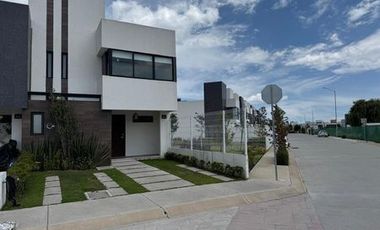 Casa con Renta con visita al lago en Fraccionamiento Privado Ocoyoacac, Edo de México