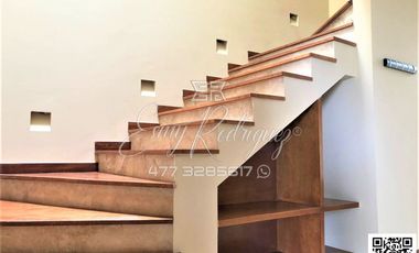 CASA AMUEBLADA EN LA CAMPIÑA, León,Gto; RENTA $36,500, 3 REC. CON BAÑO C/U, 4 AUTOS, JARDÍN CON TERRAZA