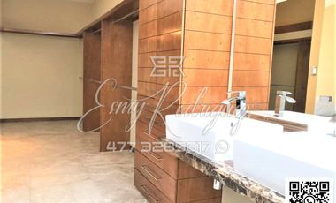 CASA AMUEBLADA EN LA CAMPIÑA, León,Gto; RENTA $36,500, 3 REC. CON BAÑO C/U, 4 AUTOS, JARDÍN CON TERRAZA