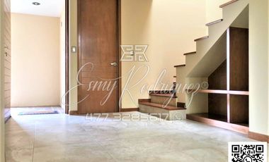 CASA AMUEBLADA EN LA CAMPIÑA, León,Gto; RENTA $36,500, 3 REC. CON BAÑO C/U, 4 AUTOS, JARDÍN CON TERRAZA