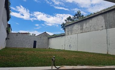 Disewakan Rumah di Kebayoran lama, halaman luas dekat Permata Hijau