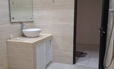 Disewakan Rumah di Kebayoran lama, halaman luas dekat Permata Hijau