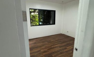 San Isidro, Quezon City Commercial Townhouse 19.8M w/ 5 Bedroom-JV2