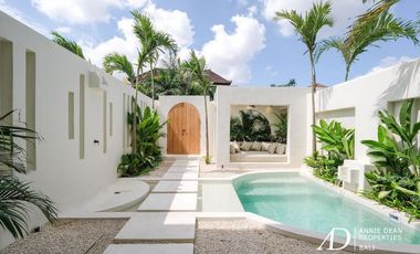 FREEHOLD | MEDITERRANEAN-STYLE 2-BEDROOM VILLA - PERERENAN