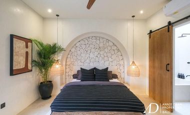 FREEHOLD | MEDITERRANEAN-STYLE 2-BEDROOM VILLA - PERERENAN