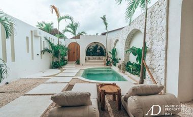 FREEHOLD | MEDITERRANEAN-STYLE 2-BEDROOM VILLA - PERERENAN