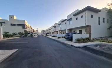 REMATE! ÚLTIMA UNIDAD, CASA DE 3 RECÁMARAS, SE ENTREGA AMUEBLADA Y TOTALMENTE EQUIPADA!