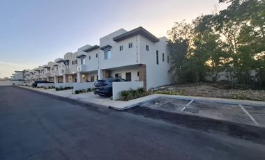 REMATE! ÚLTIMA UNIDAD, CASA DE 3 RECÁMARAS, SE ENTREGA AMUEBLADA Y TOTALMENTE EQUIPADA!