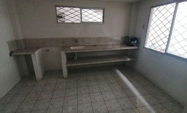 SE VENDE CASA DE 2 PISOS CON GALPON, BABAHOYO