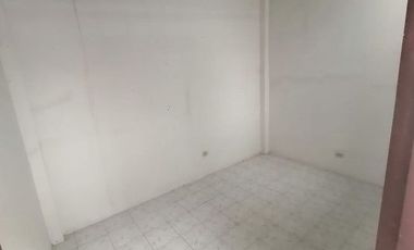 SE VENDE CASA DE 2 PISOS CON GALPON, BABAHOYO