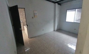 SE VENDE CASA DE 2 PISOS CON GALPON, BABAHOYO