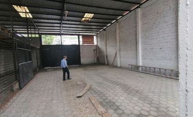 SE VENDE CASA DE 2 PISOS CON GALPON, BABAHOYO