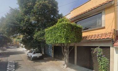 AMPLIA CASA UBICADA EN VERTIZ NARVARTE BENITO JUAREZ CDMX