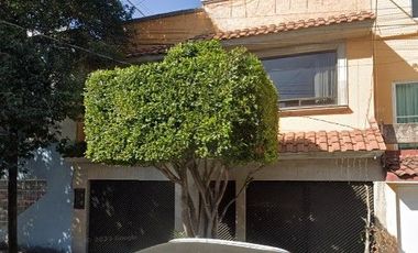 AMPLIA CASA UBICADA EN VERTIZ NARVARTE BENITO JUAREZ CDMX