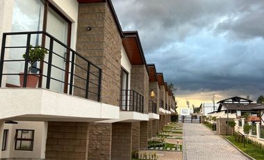 Casas a estrenar de 192m2, ubicadas en la Urb. Pueblo Viejo, 3 dormitorios, estudio, 2 estacionamientos
