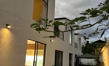 Casas a estrenar de 192m2, ubicadas en la Urb. Pueblo Viejo, 3 dormitorios, estudio, 2 estacionamientos
