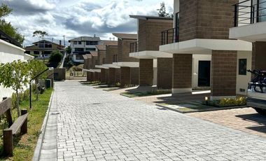 Casas a estrenar de 192m2, ubicadas en la Urb. Pueblo Viejo, 3 dormitorios, estudio, 2 estacionamientos