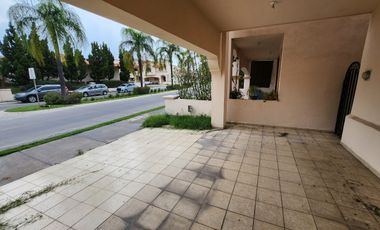 Casa en Fracc. Villa California (entrada y salida por López Mateos y la Joya).