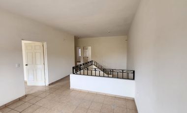 Casa en Fracc. Villa California (entrada y salida por López Mateos y la Joya).