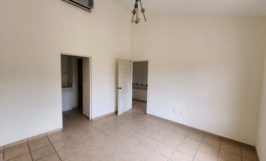 Casa en Fracc. Villa California (entrada y salida por López Mateos y la Joya).