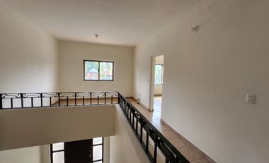 Casa en Fracc. Villa California (entrada y salida por López Mateos y la Joya).