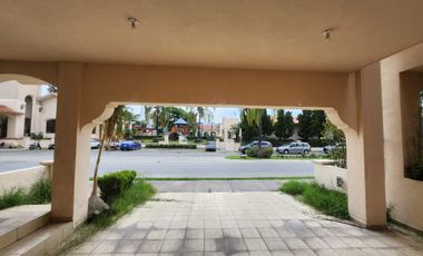 Casa en Fracc. Villa California (entrada y salida por López Mateos y la Joya).