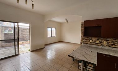 Casa en Fracc. Villa California (entrada y salida por López Mateos y la Joya).