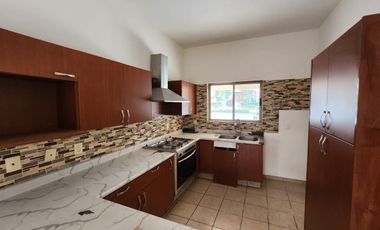 Casa en Fracc. Villa California (entrada y salida por López Mateos y la Joya).