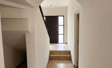 Casa en Fracc. Villa California (entrada y salida por López Mateos y la Joya).