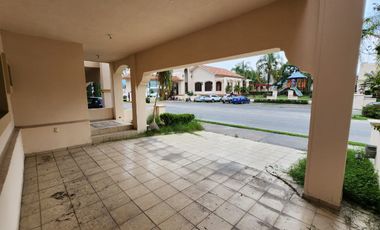 Casa en Fracc. Villa California (entrada y salida por López Mateos y la Joya).