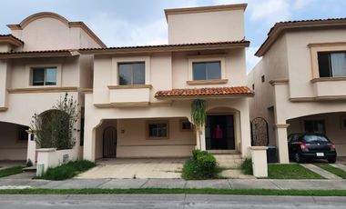 Casa en Fracc. Villa California (entrada y salida por López Mateos y la Joya).