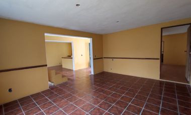 Casa con Gran Patio en Las Pintitas de Abajo, Tlaquepaque