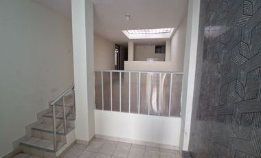 En Venta Casa Multifuncional de 3 pisos - Con Potencial De Inversión - Ciudad del Deporte