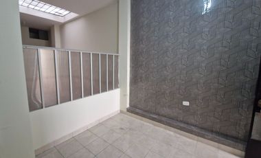 En Venta Casa Multifuncional de 3 pisos - Con Potencial De Inversión - Ciudad del Deporte