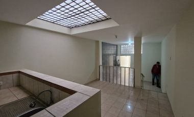 En Venta Casa Multifuncional de 3 pisos - Con Potencial De Inversión - Ciudad del Deporte