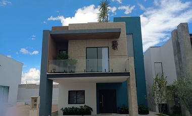 CASA EN VENTA - HERMOSA RESIDENCIA CON FINOS ACABADOS