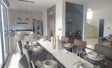 CASA EN VENTA - HERMOSA RESIDENCIA CON FINOS ACABADOS