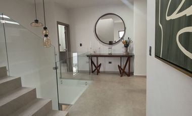 CASA EN VENTA - HERMOSA RESIDENCIA CON FINOS ACABADOS