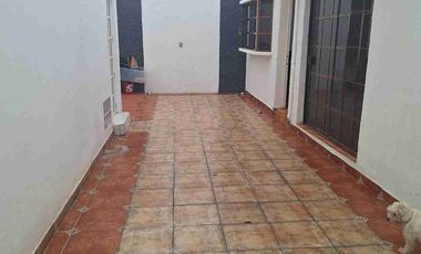 CASA CON LOCALES EN CD. DE LOS NIÑOS. EN PACHUCA HGO