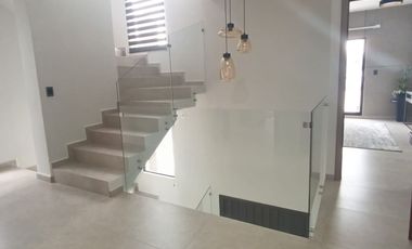 CASA EN VENTA - CON LA ELEGANCIA Y SEGURIDAD QUE ESTAS BUSCANDO!!!!