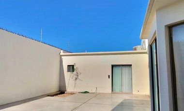 SE RENTA CASA EN LA ENCANTADA