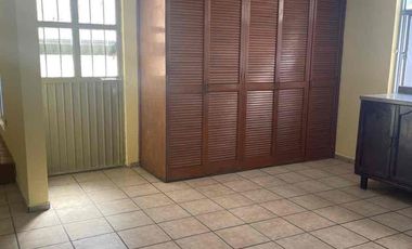 Gran oportunidad de inversión, Casa En venta en Col. Las Palomas, Irapuato