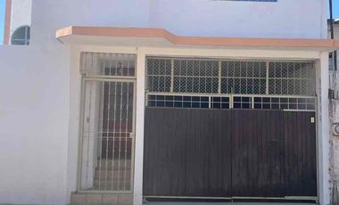 Gran oportunidad de inversión, Casa En venta en Col. Las Palomas, Irapuato